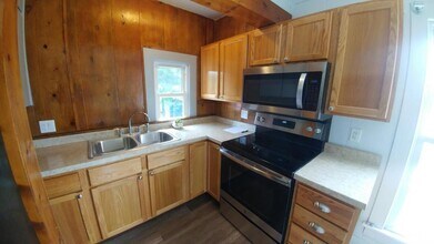 408 N Main St in Eaton Rapids, MI - Building Photo - Building Photo