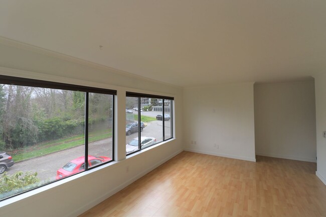 2550 Thorndyke Ave W in Seattle, WA - Building Photo - Building Photo
