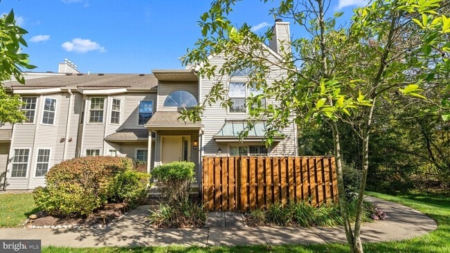 4008 Waltham Ct in Yardley, PA - Foto de edificio - Building Photo