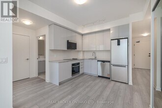 498-2498 Caldari Rd in Vaughan, ON - Building Photo - Building Photo
