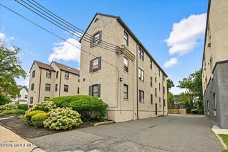 17-19 Leroy Pl in Red Bank, NJ - Building Photo - Building Photo