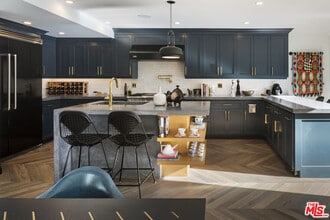 1041 Orlando Ave in Los Angeles, CA - Building Photo - Building Photo