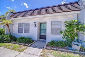 13870 Oakwood Ln in Seminole, FL - Building Photo - Building Photo