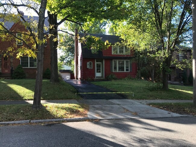 3520 Ingleside Rd in Shaker Heights, OH - Foto de edificio - Building Photo