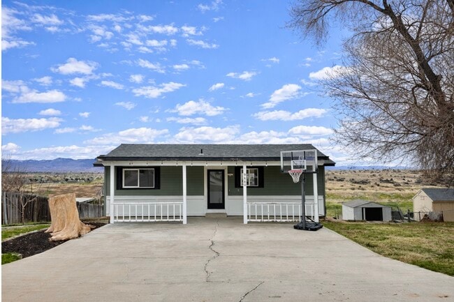 9880 S Fox Ridge Dr in Boise, ID - Building Photo - Building Photo