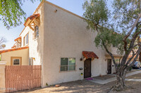 1230 E Lawrence Ln in Phoenix, AZ - Foto de edificio - Building Photo