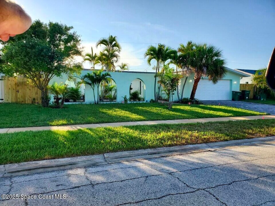 537 Royal Palm Blvd in Satellite Beach, FL - Building Photo