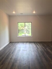 626 N College St photo'