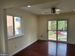 1001 Edison Glen Terrace in Edison, NJ - Foto de edificio - Building Photo