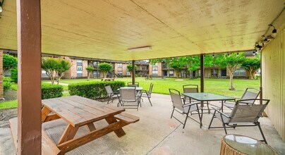 Cedar Wood in Alvin, TX - Building Photo - Building Photo