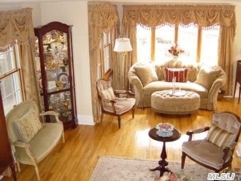 32 Windsor Rd in Great Neck, NY - Building Photo - Building Photo