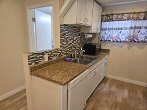 1213 5th St, Unit A in Bremerton, WA - Building Photo - Building Photo