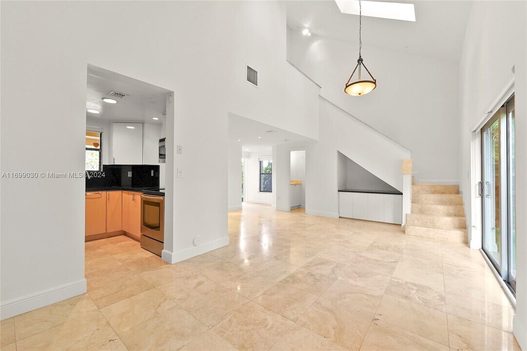 3062 Shipping Ave, Unit # 3062 in Miami, FL - Building Photo