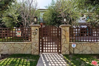 6127 Rhodes Ave in Los Angeles, CA - Building Photo - Building Photo