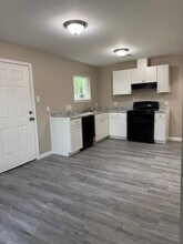 9217 Heatherside St in Houston, TX - Building Photo - Building Photo