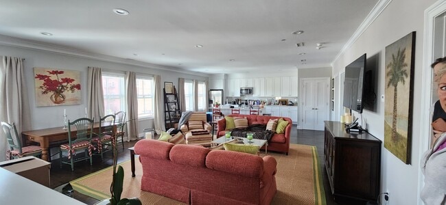 4 Armonk St in Greenwich, CT - Foto de edificio - Building Photo