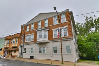 1051-1059 Main St in Northampton, PA - Building Photo - Building Photo