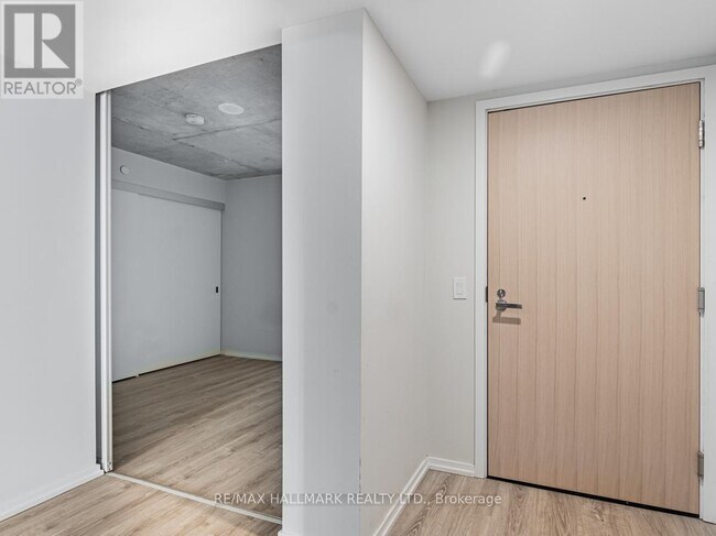5-705 Soudan Ave in Toronto, ON - Building Photo - Building Photo