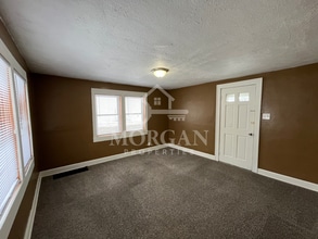 2210 Walnut St, Unit B in Anderson, IN - Foto de edificio - Building Photo