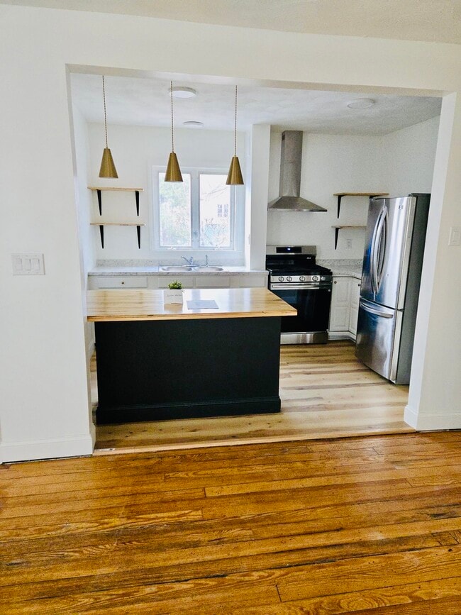 21 Vale St, Unit #1 in Providence, RI - Foto de edificio - Building Photo