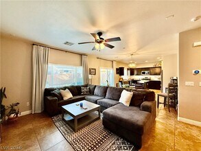 10241 Gibson Isle Dr in Las Vegas, NV - Building Photo - Building Photo