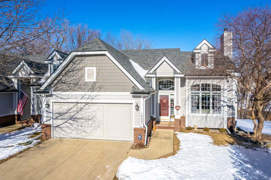 Crystal Creek Townhomes in Urbandale, IA - Foto de edificio