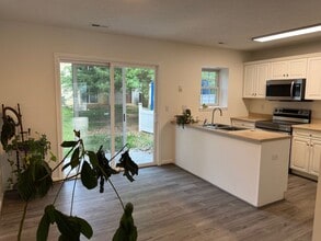 1045 Alexander Hamilton Ln in Harrisonburg, VA - Building Photo - Building Photo