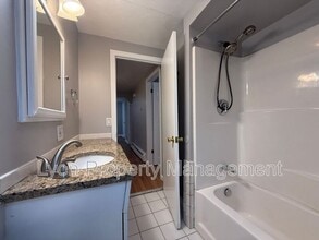 26 Carlton St in East Providence, RI - Foto de edificio - Building Photo