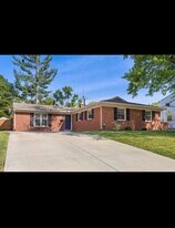 3483 Greentree Rd in Lexington, KY - Building Photo