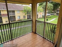 1104 Coral Club Dr in Coral Springs, FL - Foto de edificio - Building Photo