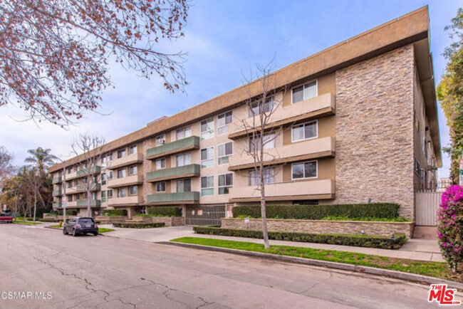 property at 525 N Sycamore Ave