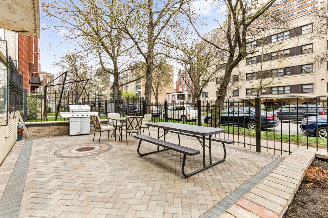6012 N Kenmore Ave in Chicago, IL - Building Photo