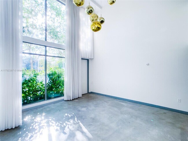 163 N Shore Dr in Miami, FL - Foto de edificio - Building Photo