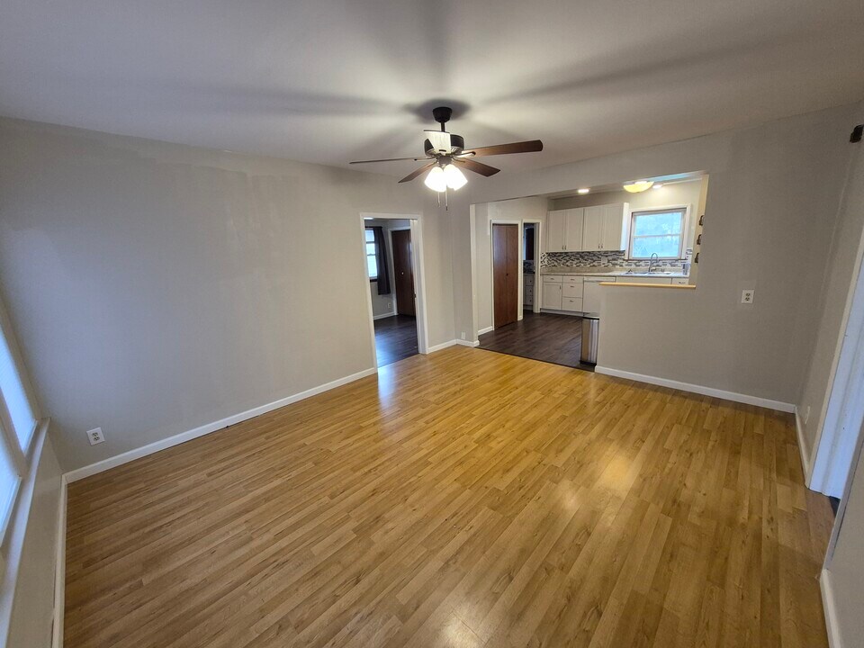 1729 2nd St, Unit 1st Floor in Nevada, IA - Building Photo