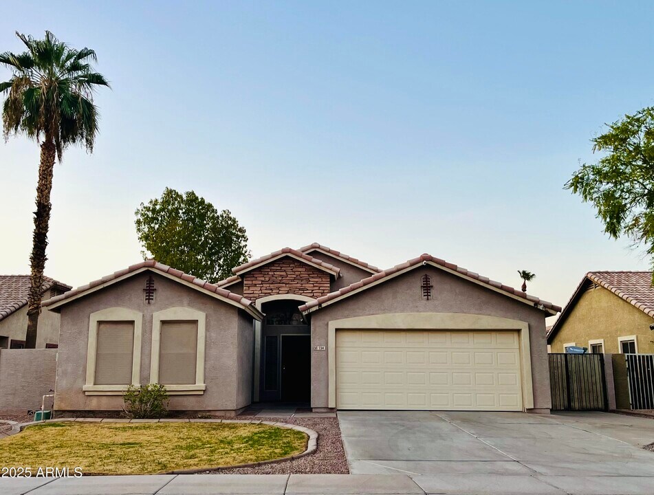 734 E Iris Dr in Gilbert, AZ - Building Photo