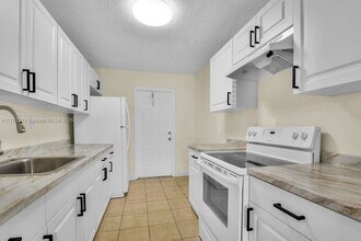 18957 NW 45th Ave in Miami Gardens, FL - Building Photo - Building Photo