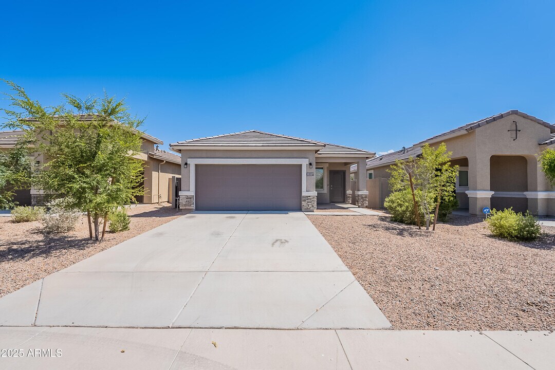 35337 W San Alvarez Ave in Maricopa, AZ - Building Photo