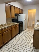 220 S Roselle Rd, Unit 220 S Roselle Rd #421 in Schaumburg, IL - Building Photo - Building Photo