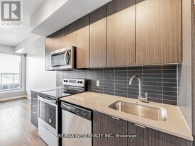 3237 Bayview Ave in Toronto, ON - Building Photo