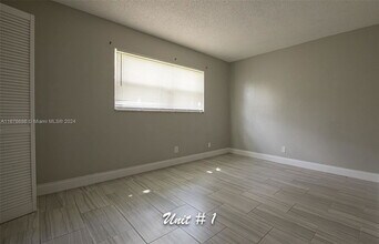 7610 SW 10th St-Unit -2 in North Lauderdale, FL - Foto de edificio - Building Photo