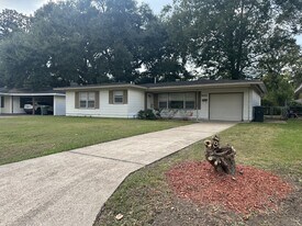 5625 Shivers Dr in Beaumont, TX - Building Photo