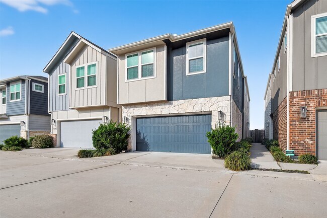 9816 Magnolia Village Ln in Houston, TX - Building Photo - Building Photo