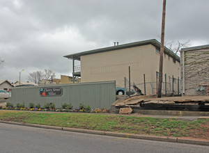 Cherry Street Villas in Tulsa, OK - Building Photo - Building Photo