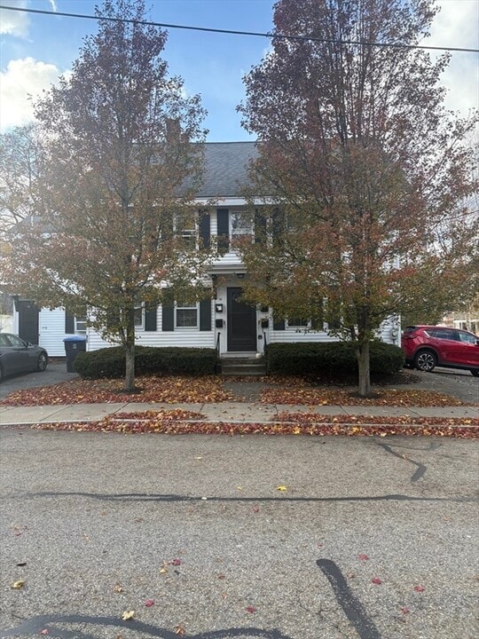 34 Walnut St in Natick, MA - Building Photo