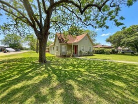 2824 4th St in Bay City, TX - Building Photo