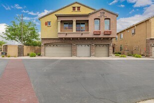 1350 S Greenfield Rd in Mesa, AZ - Building Photo