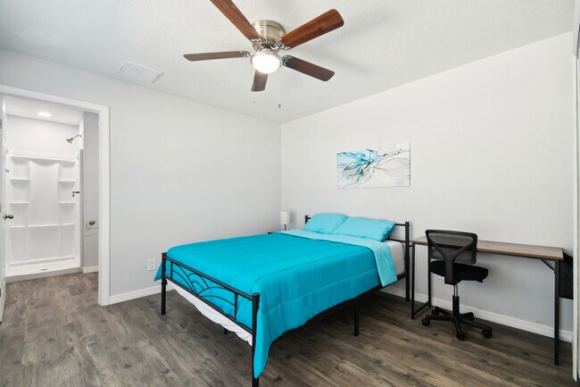 1051 Dogwood Dr in Dunedin, FL - Building Photo - Building Photo