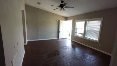 931-933 Meadowlark Cir in Granbury, TX - Building Photo - Building Photo
