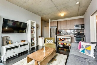 659 W Randolph St, Unit 911 in Chicago, IL - Building Photo - Building Photo