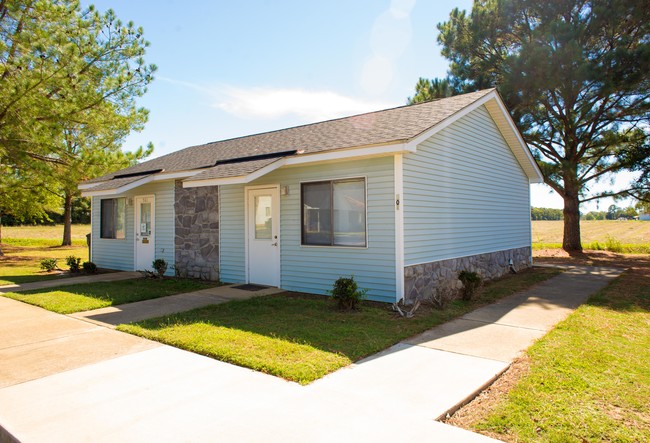 Moundville Gardens Apartments in Moundville, AL - Building Photo - Building Photo